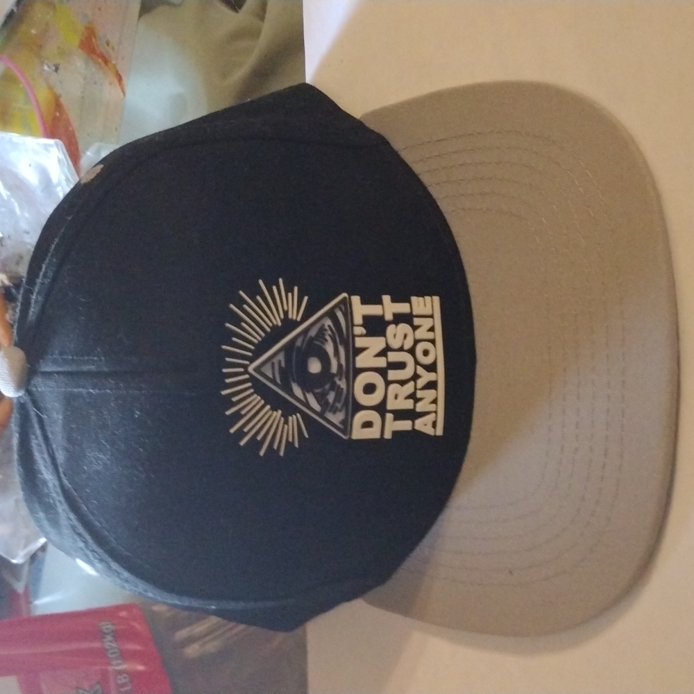 Men's Don't trust anyone hat